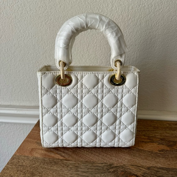 *READ PU | White Gold Quilted Small Lady Bag Crossbody Satchel S7 - Picture 8 of 16